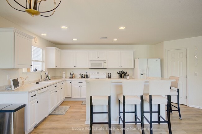 Building Photo - Evolve Real Estate: Beautiful Corner Townhome Available for Move-in on July 21st!
