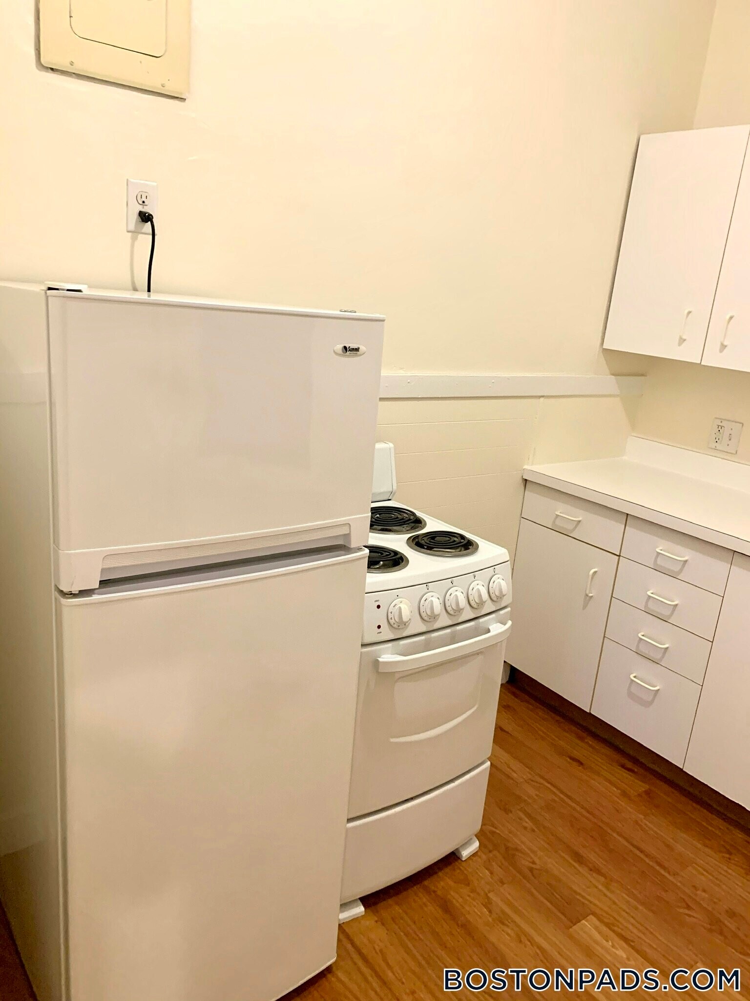 Building Photo - 504 Beacon St