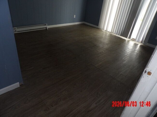 Building Photo - 3 bedroom house