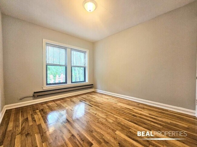 Building Photo - 1 bedroom in CHICAGO IL 60657