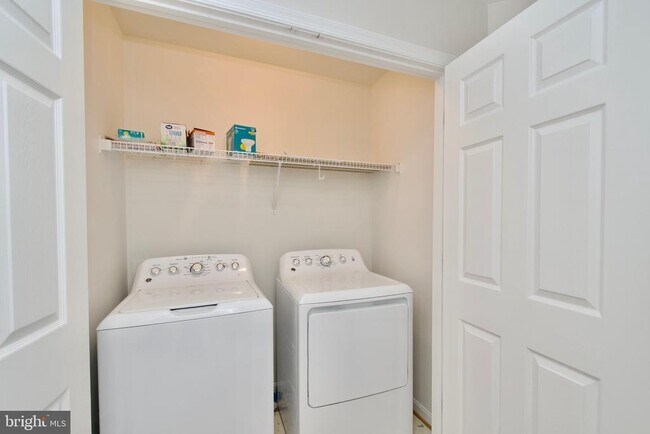 Building Photo - 8393 Jovin Cir