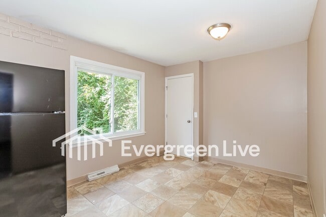 Building Photo - 5987 Sunridge Dr