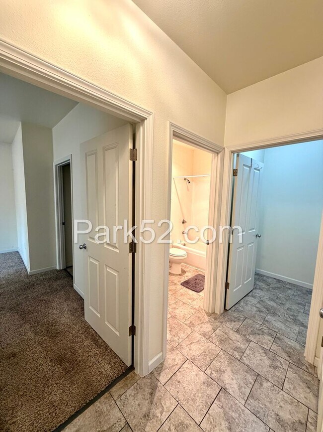 Building Photo - 2 Bedroom Plus Office Condo in DuPont!