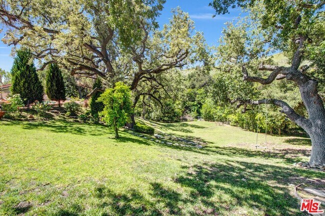 Building Photo - 1515 Outlook Cir