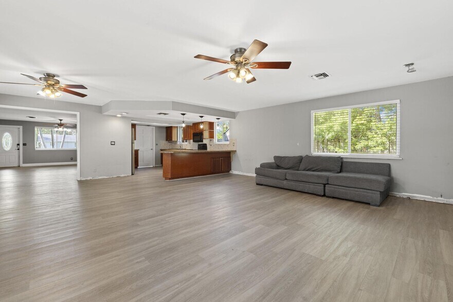 Building Photo - 6918 Tradewind Way