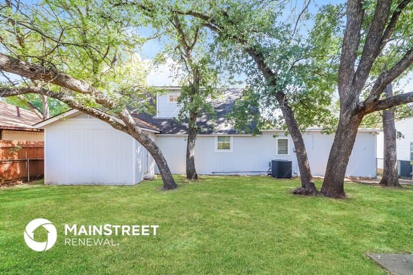 Building Photo - 161 E Shore Dr