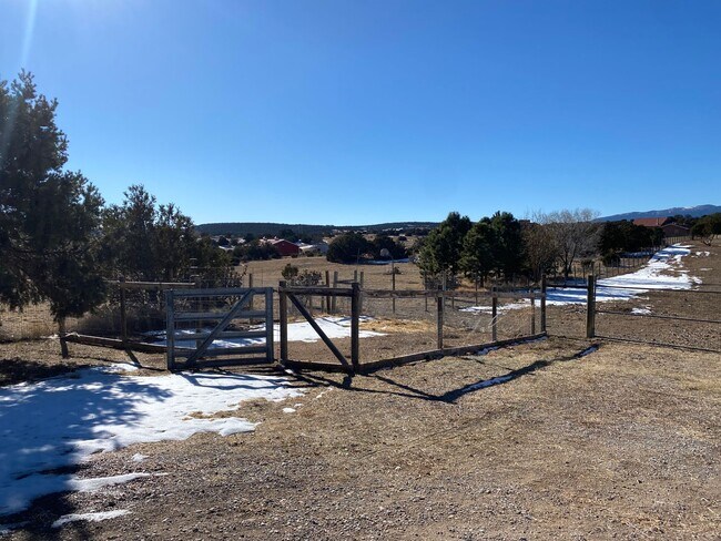 Building Photo - 3 Bedroom, 2 Bathroom Home in Edgewood, NM