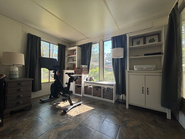 Building Photo - Lovely on Lance