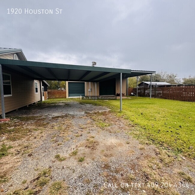 Building Photo - 1920 Houston St