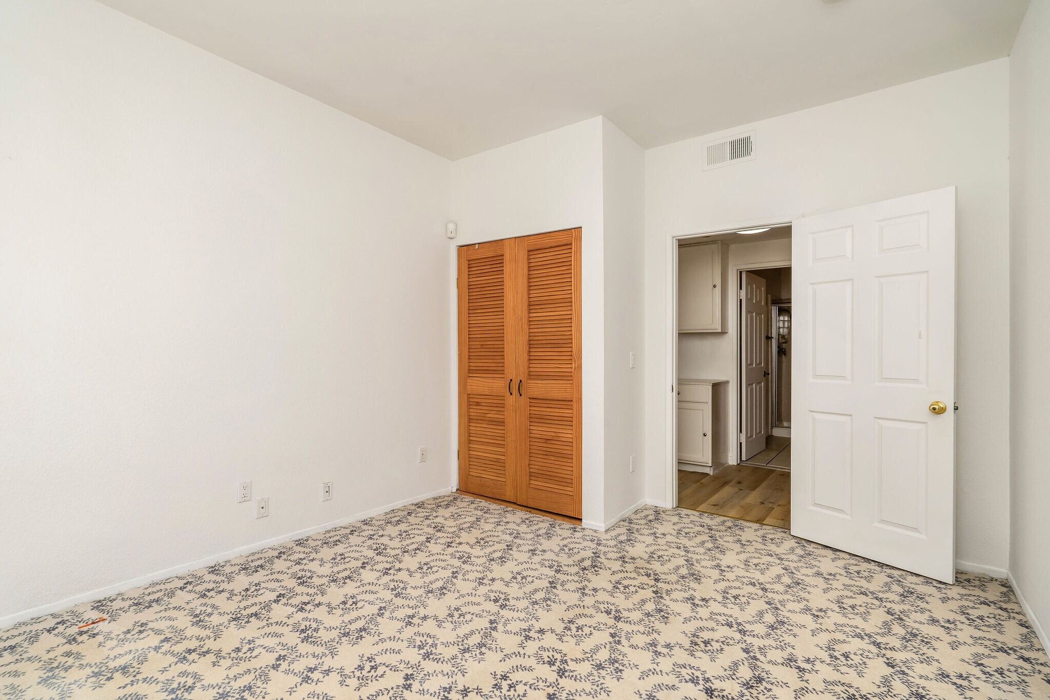Building Photo - 5420 Sylmar Ave