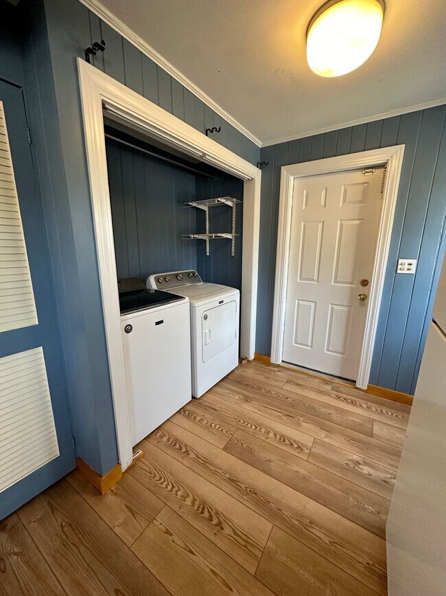 Building Photo - 3 BR Home with Large Yard & 2-Car Garage in Hampstead