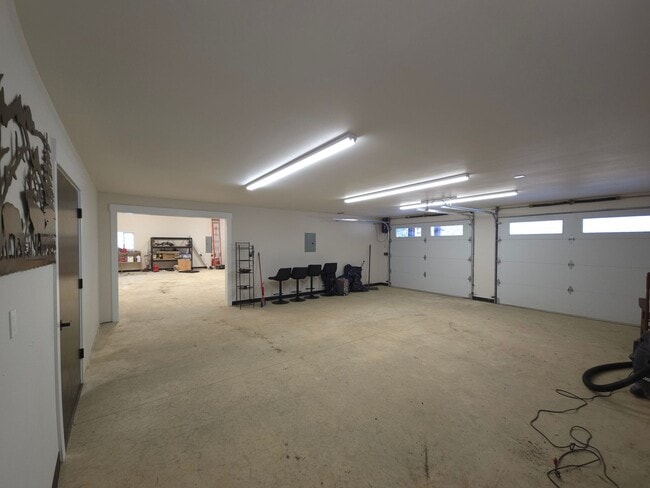 Building Photo - 3835 Pine Creek Rd