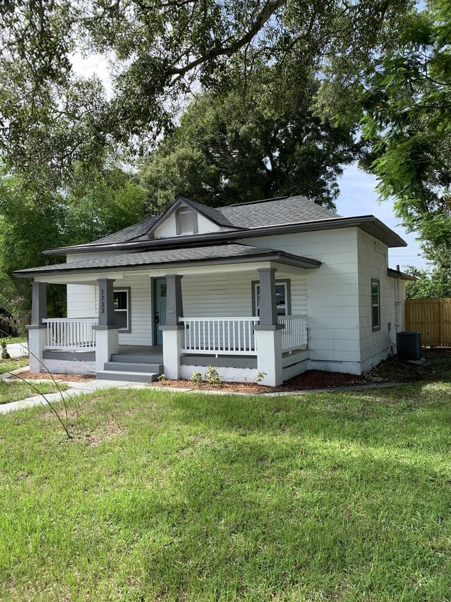 Building Photo - 1733 11th Ave N