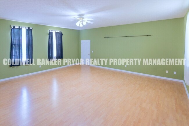 Building Photo - 295 Sky Dr