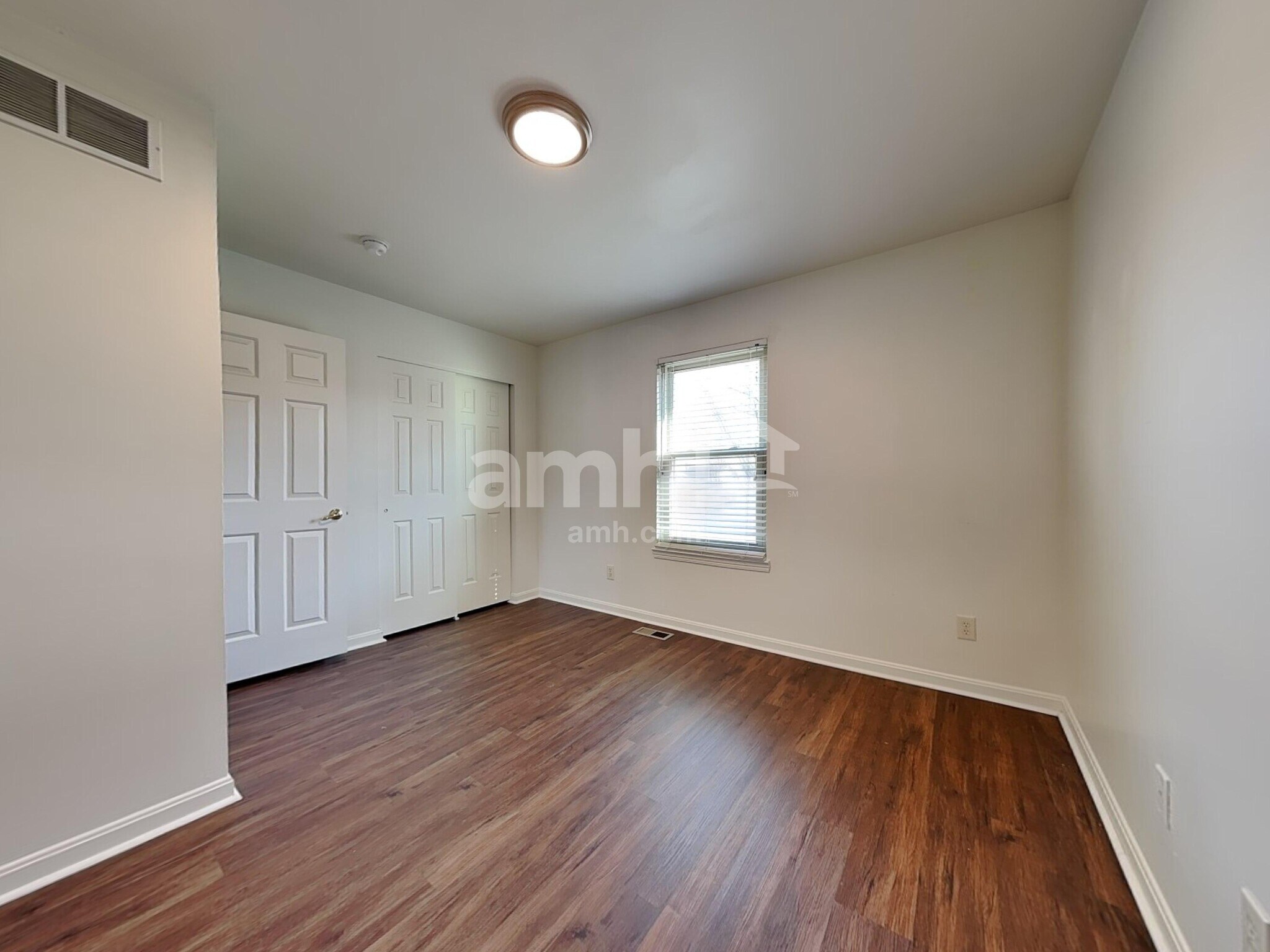 Building Photo - 8400 Woodcreek Dr