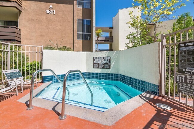 Jacuzzi - 1605 Hotel Cir S