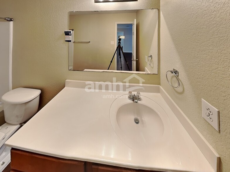 Building Photo - 8514 Silver Brush