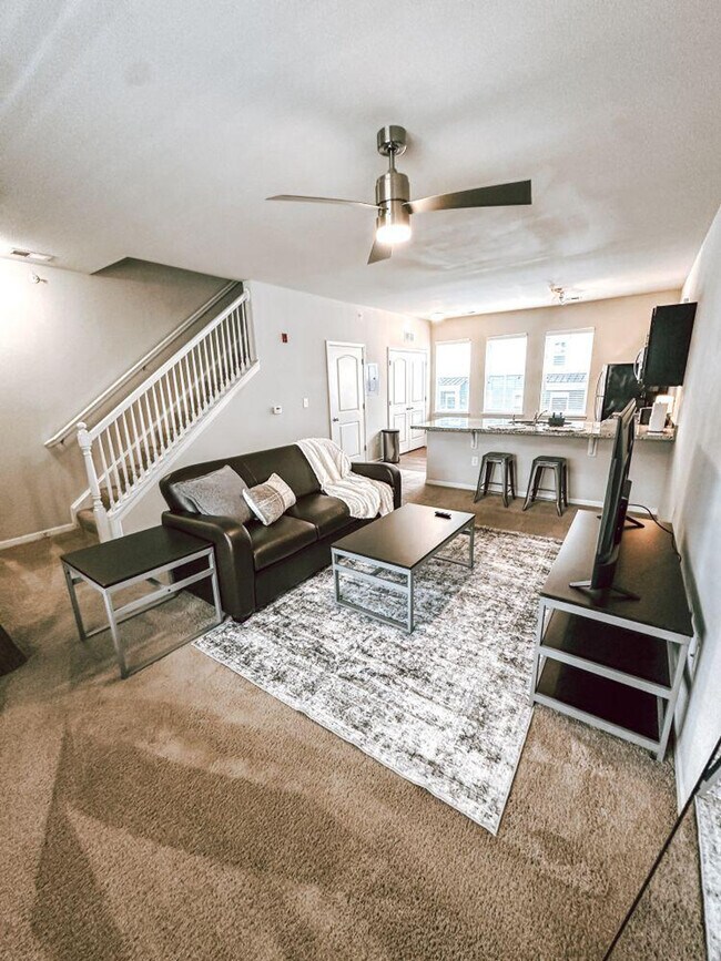 Building Photo - 525 S Patterson Dr