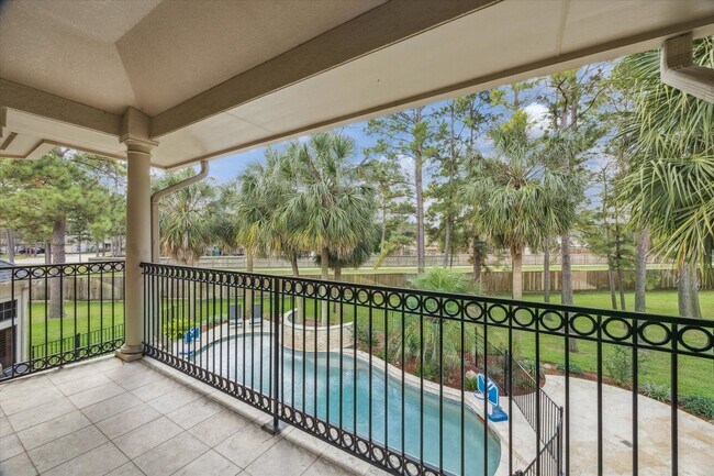 Building Photo - 600 Royal Oaks Dr