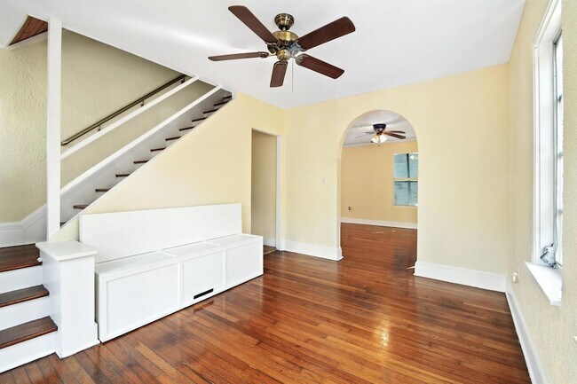 Building Photo - 310 Columbia Dr