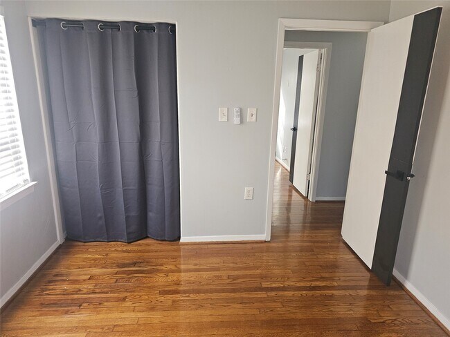 Building Photo - 10510 Sierra Dr