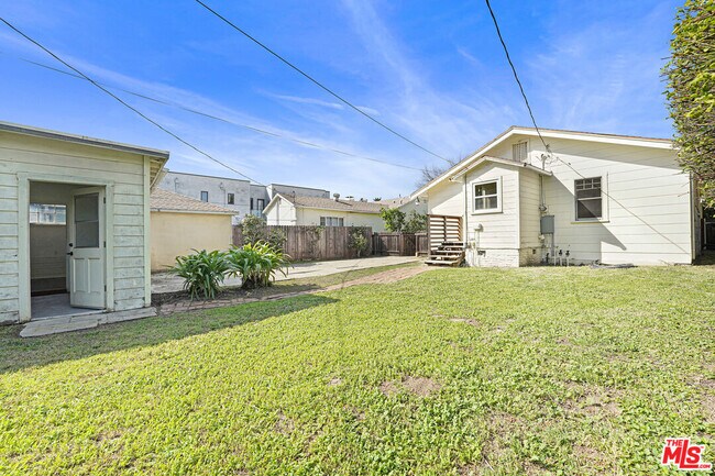 Building Photo - 11970 Darlington Ave