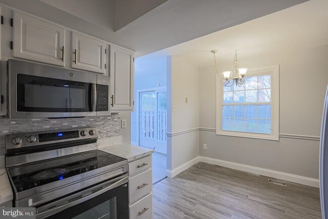 Building Photo - 13 Donn Ct