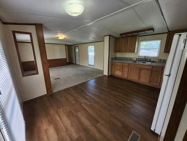 Building Photo - 111 Dawson Dr