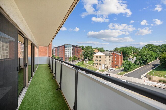 Building Photo - 5300 Columbia Pike