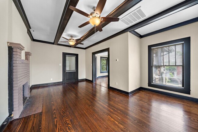 Building Photo - 811 Sul Ross St