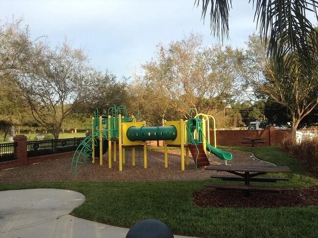 Building Photo - 9525 Southern Garden Cir