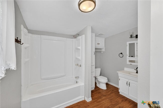 Building Photo - 14 Steele St