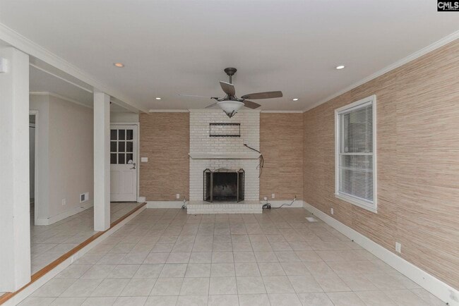 Building Photo - 105 Park Shore Dr E
