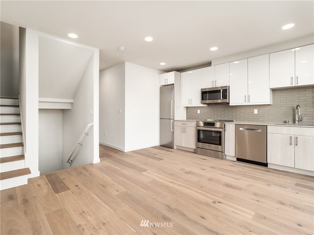Building Photo - 3705 S Dakota St