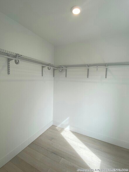 Building Photo - 197 Green St