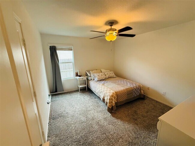 Building Photo - 5612 Bellissima Way