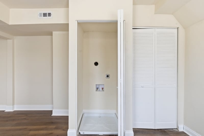 Building Photo - 910 N Arlington Ave