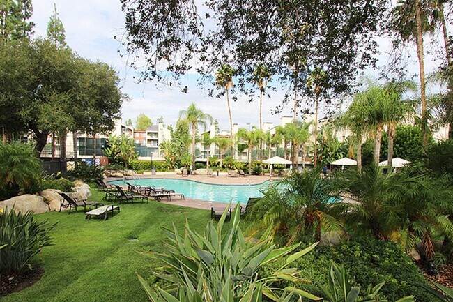 Building Photo - 5525 Canoga Ave