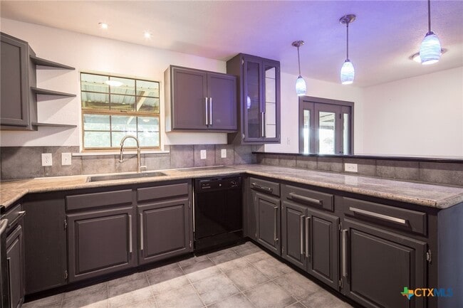 Building Photo - 803 Happy Haven Rd