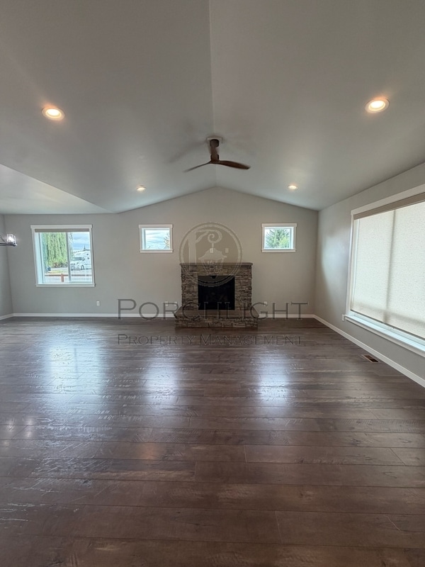Building Photo - 2102 Snowbush St