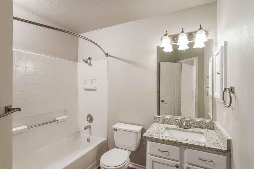 Building Photo - 2638 Montebello