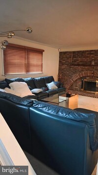 Building Photo - 8744 Valley Dr