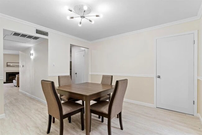 Building Photo - 15920 Archwood Ln