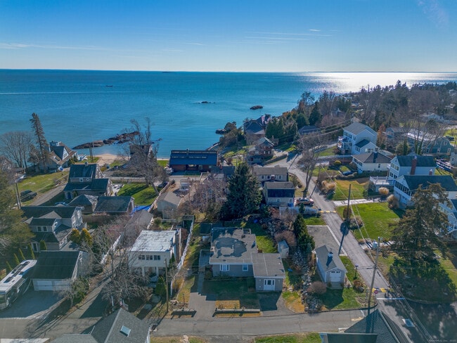 Building Photo - 18 Bay St