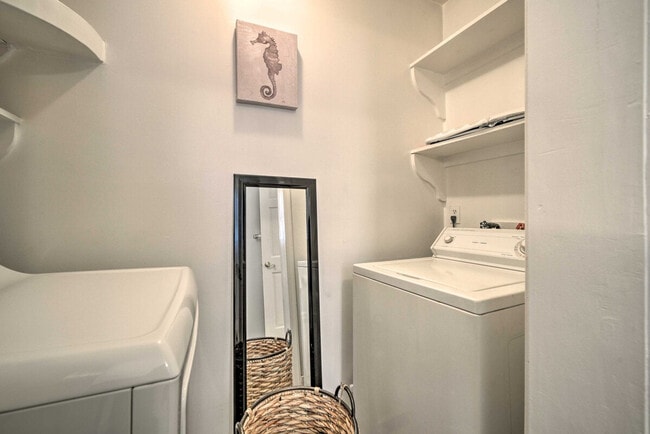 Building Photo - 8320 Bayside Rd