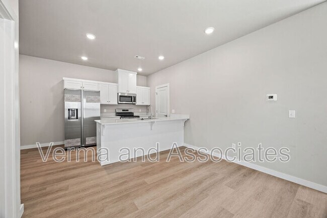 Building Photo - 1801 SW Poigai Wy