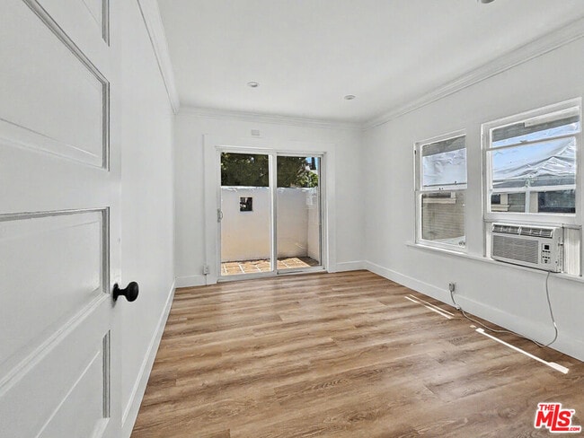 Building Photo - 2139 Holly Dr