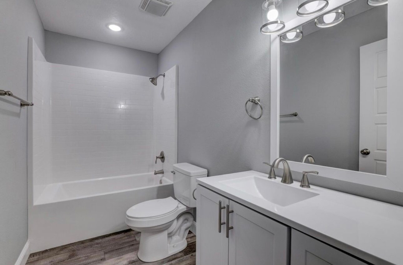 Stock image-Interior finishes may vary - 917 N Hall St
