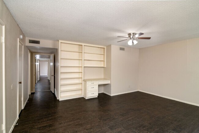 Building Photo - 5302 Wonder Dr