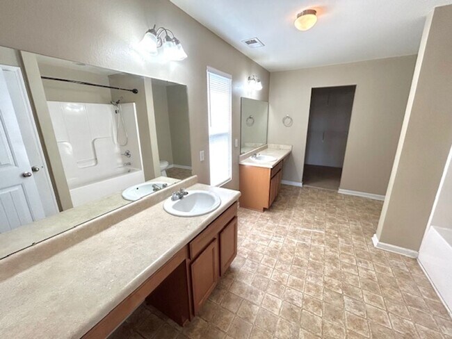 Building Photo - Move In Ready!-Charming 3 -bedroom Home with a move in special-$300 off first month's rent.